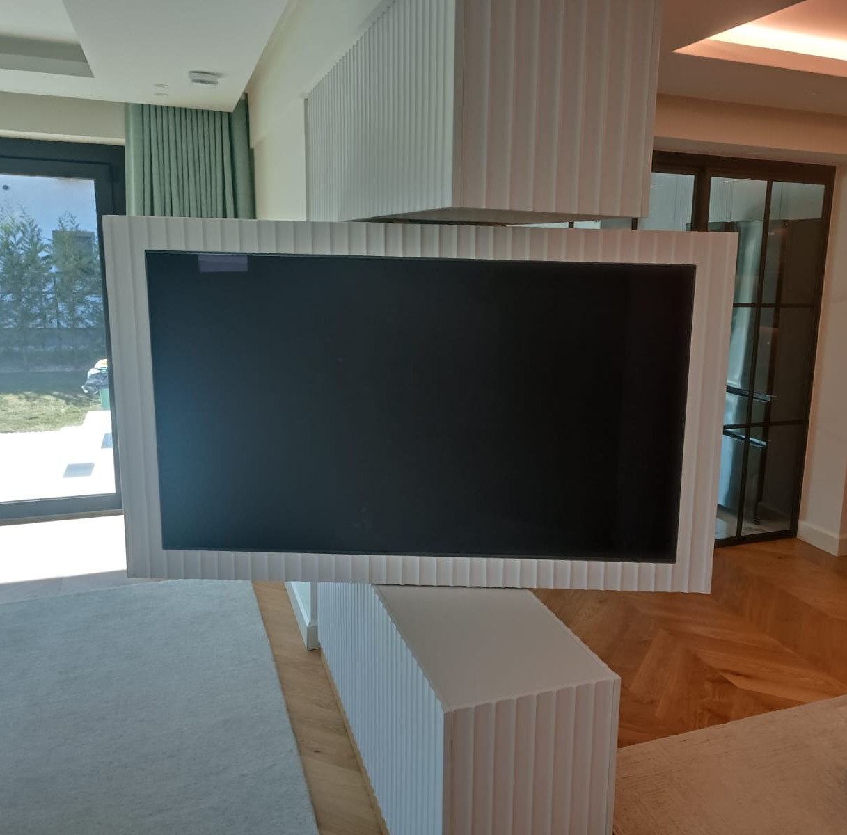 Mobilier rotativ televizor